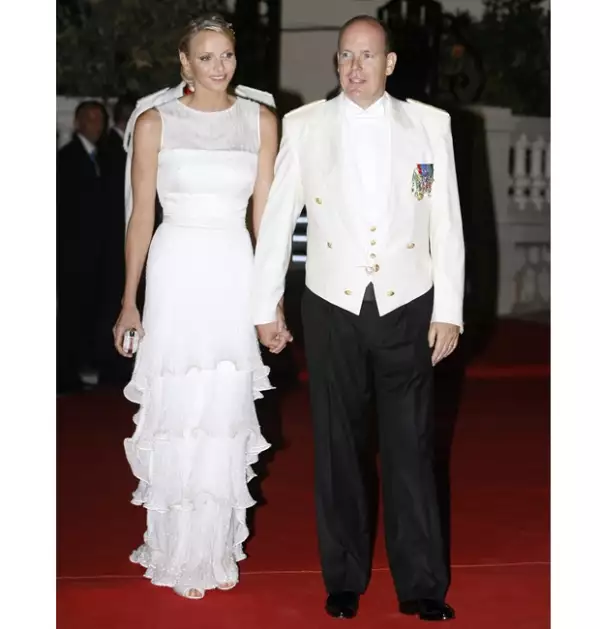 Los novios se cambiaron de ropa para la recepción.