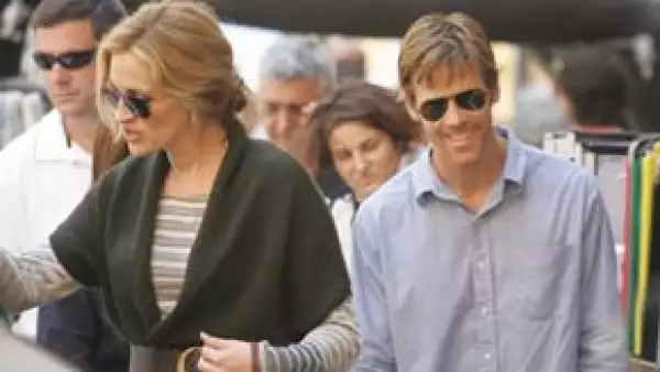 La actriz se encuentra rodando su nueva película, ‘Fat, pray, love’, en Nápoles, ahí estuvo acompañada por su esposo.