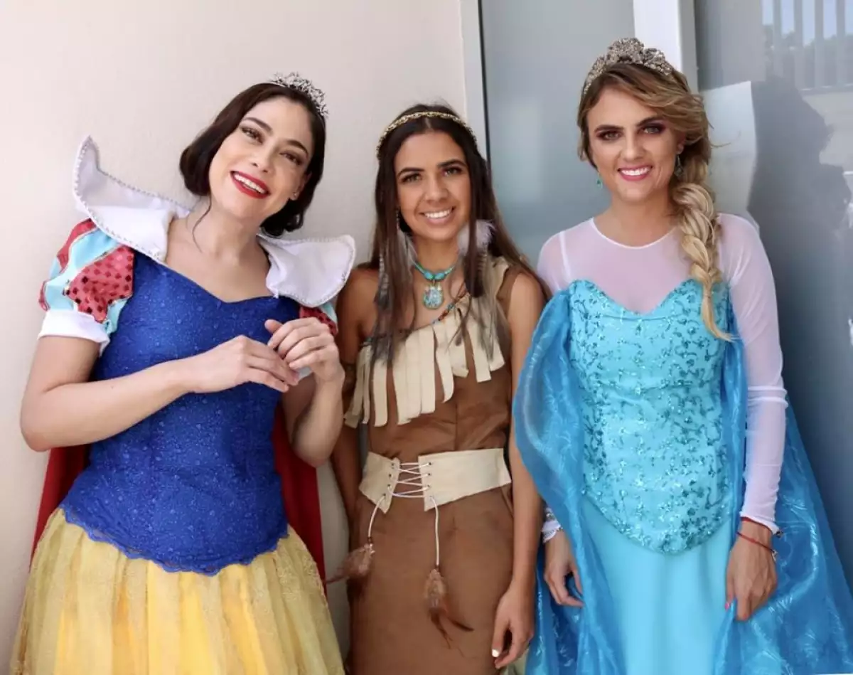 Tania Palacios Kuri se viste de Elsa 5.jpg