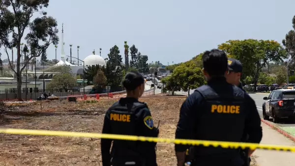 La policía responde a un aviso de un tirador activo en el Centro Islámico de San Diego, en San Diego, California, el 18 de mayo de 2026.