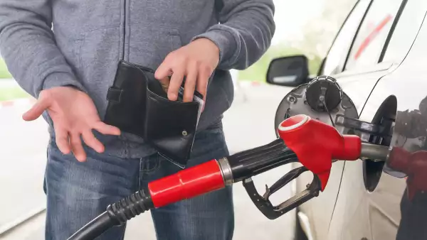 Operan con pérdidas gasolineras que venden menos de 200,000 litros al mes
