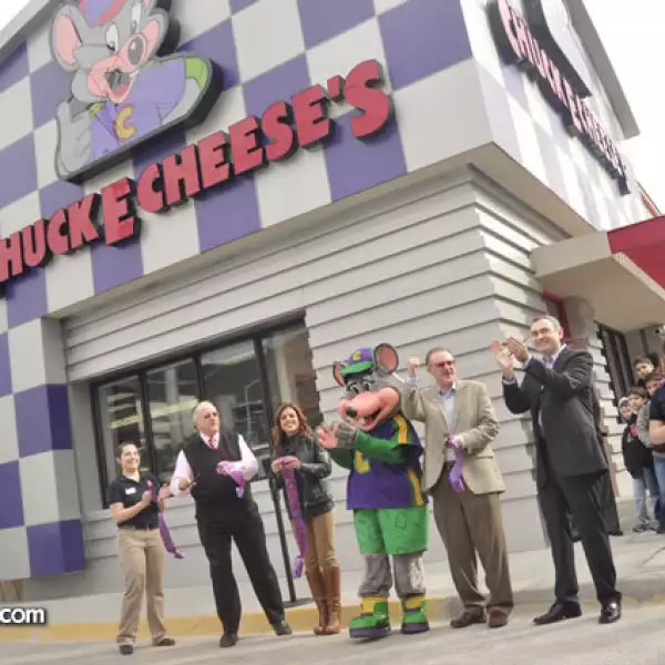 Alejandro Brunell, Gretta Salinas de Medina, Mark Gordon y Luis Guzmán