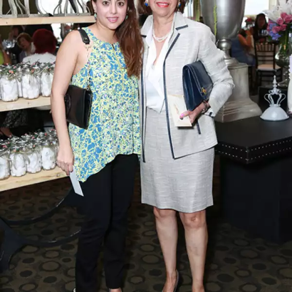 Roberta de la fuente de Kalifa y Adriana Martinez de de la Fuente