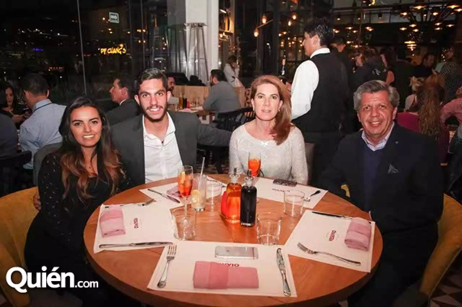 MERCEDES SORIANO,GERARDO SABUGO,MAITE VÉLEZ Y HERNÁN SABUGO