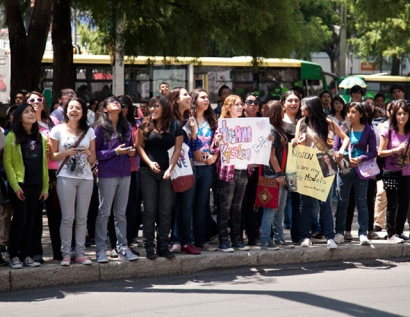 Decenas de fans esperaron a la actriz.