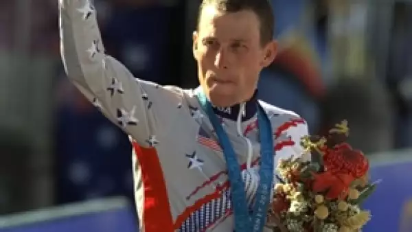 Desde el inicio de la entrevista y durante su transcurso, el ex campeón de ciclismo admitió que no hubiera podido ganar sin las drogas.