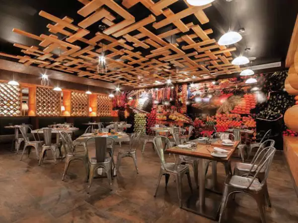 Nos encantó el restaurante Marché, del resort Mundo Imperial, por sus deliciosos y variados desayunos y un ambiente de lo más moderno.