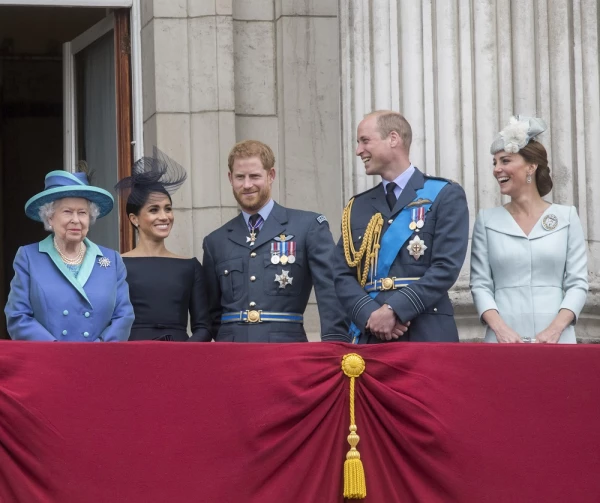 La Reina Isabel II toma una decisión drástica sobre Meghan y Harry Reina Isabel II, Meghan Markle, príncipe Harry, príncipe William y Kate Middleton