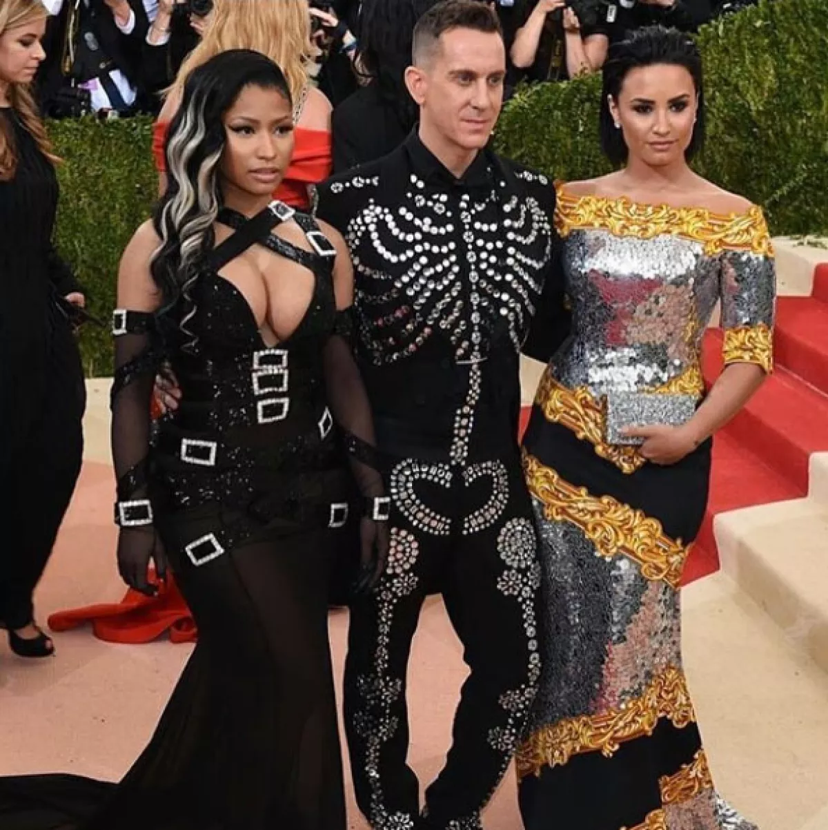 Nicki, Jeremy y Demi fueron dates durante la noche, aunque la hip hopera no estuvo muy feliz al respecto.