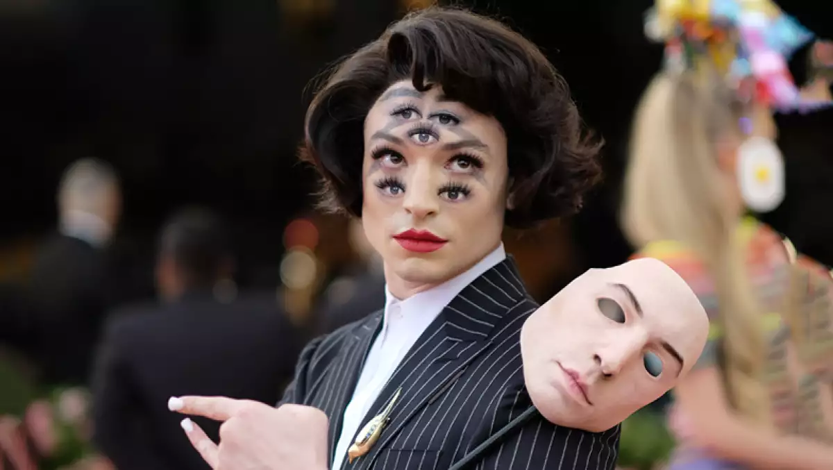 Ezra Miller enfrenta problemas de salud mental.