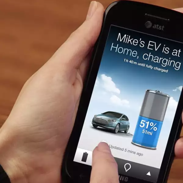 También se puede descargar la aplicación MyFord Mobile a un ‘smartphone’ y monitorear las funciones clave del vehículo y ajustes de carga cuando está en movimiento.