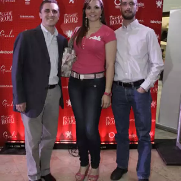 Alejandro Balassa y Mónica y José Lazcuráin