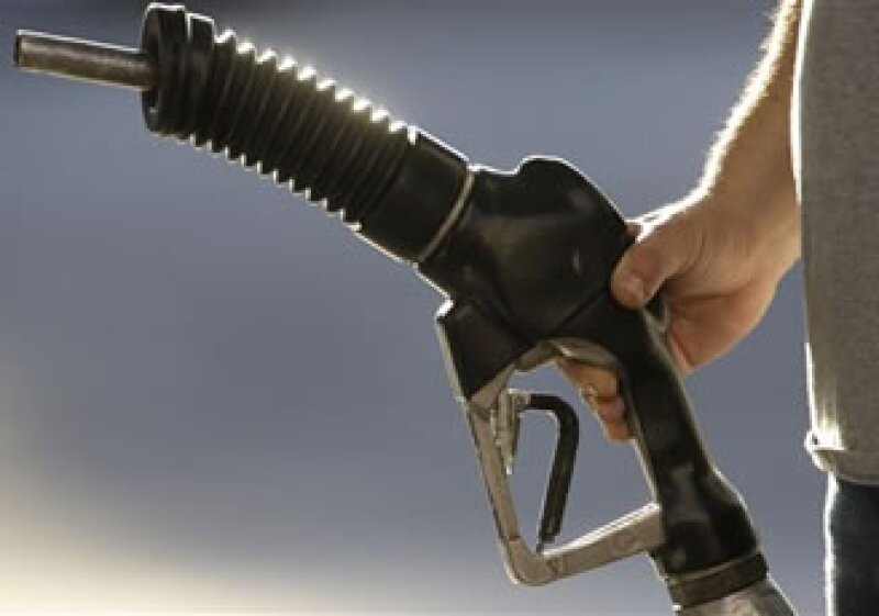 Se esperaba una caída de 1 millón de barriles en los inventarios de gasolina. (Foto: AP)