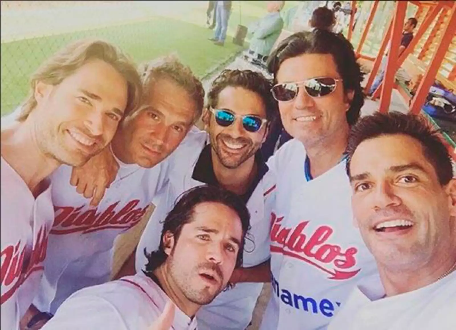 Pepe Bastón y actores como Arath de la Torre y Sebastián Rulli se enfrentaron en un partido de beisbol.