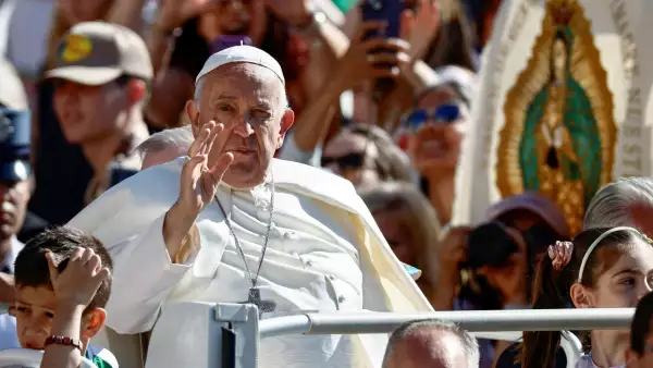 Papa pide apoyo mundial para hacer frente a la crisis de deuda de los países pobres