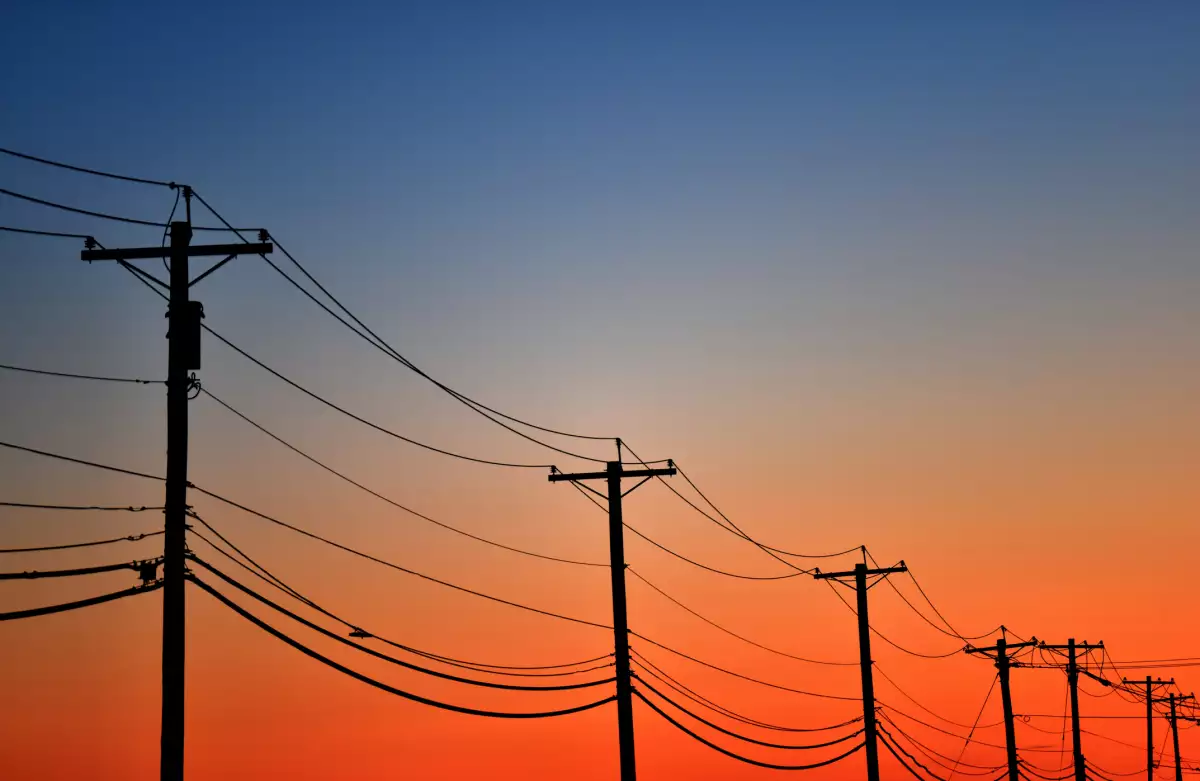 La reforma eléctrica del presidente ha enfrentado más de 100 solicitudes de amparo que buscan frenar la medida. 