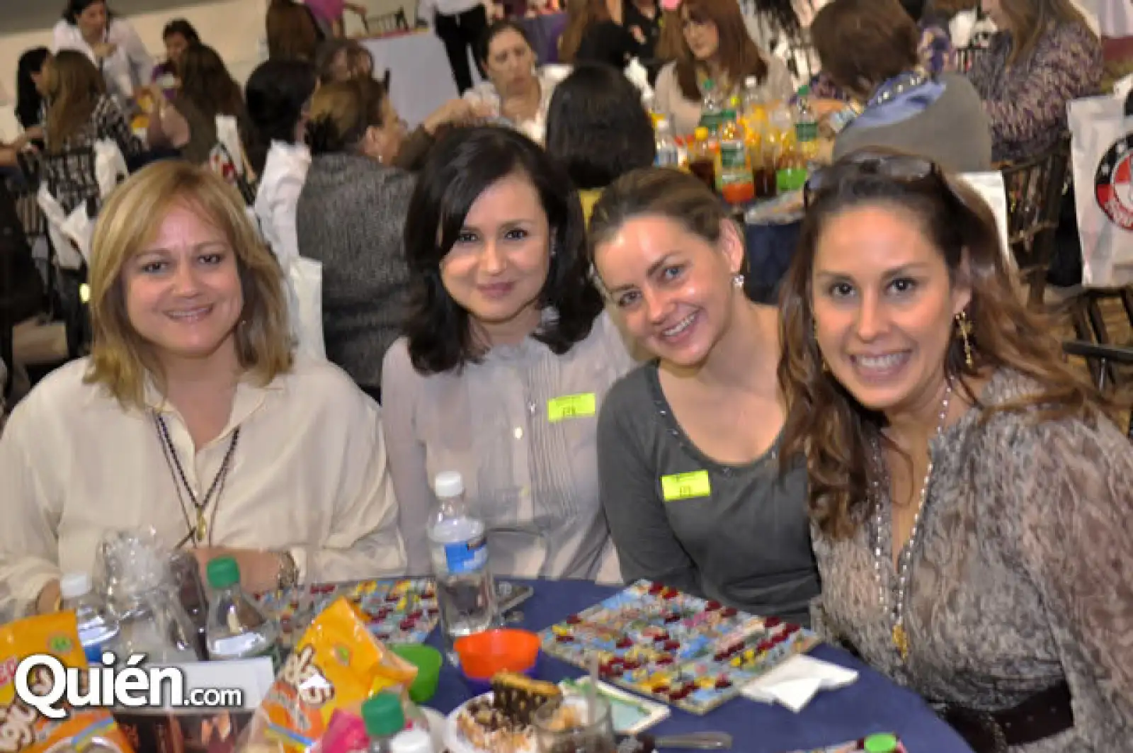 Lucía Bueno, Alexa Pineda, Mery Lozano y Rosa Alicia Pérez de Maldonado