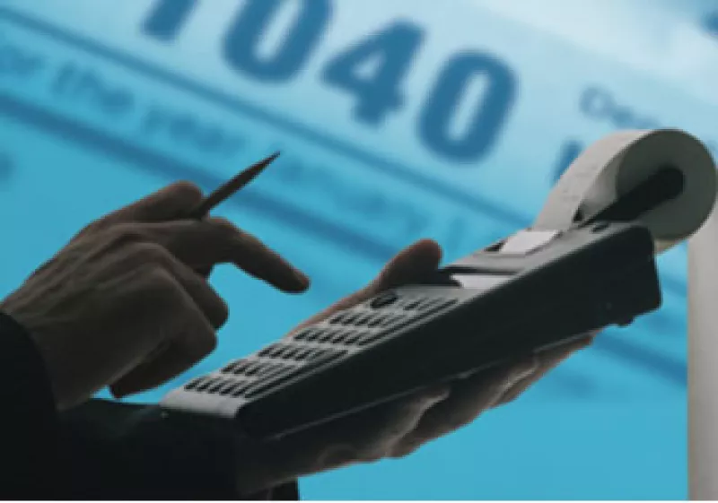 El Códifo fiscal además de recargos contempla multas adicionales que van de los 980 a los 20,070 pesos por no presentar declaración anual de impuestos.(Foto: Jupiter Images)