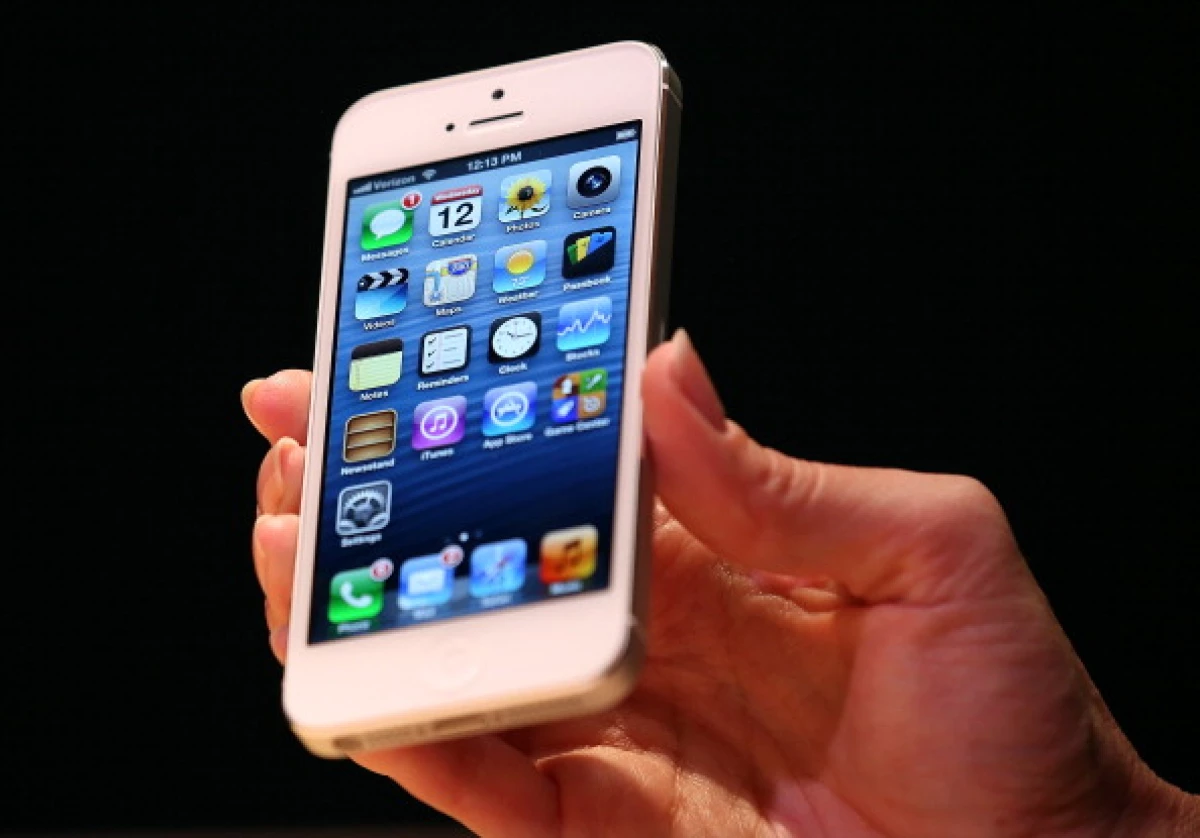 El gobierno de EU pudo acceder a información de un iPhone 5c como este a través de una 'herramienta' que no especificó.