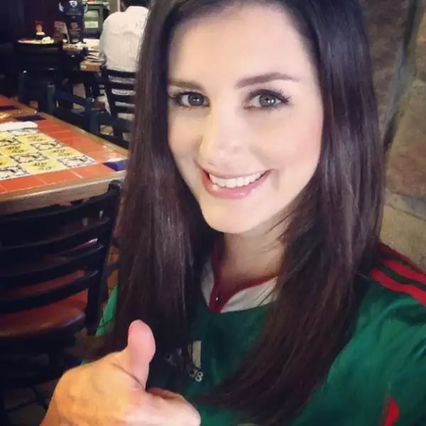 La modelo Karin Ontiveros presumió orgullosa su pasión por el futbol.