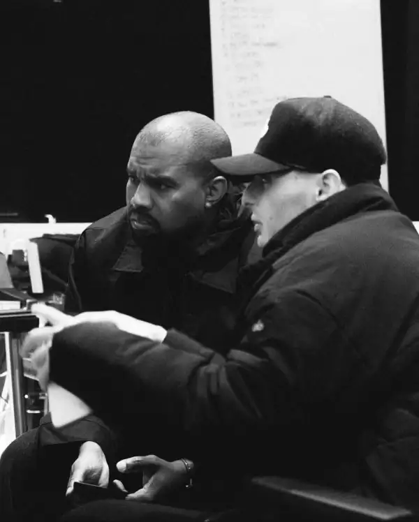 Peso Pluma y Kanye West en el estudio.