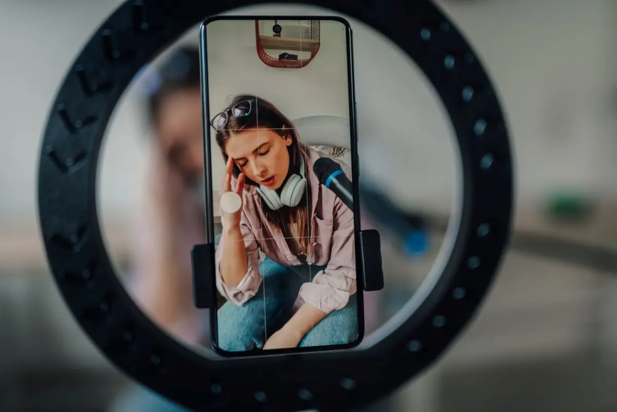El agotamiento invisible del influencer. Cuando el algoritmo supera a la creatividad