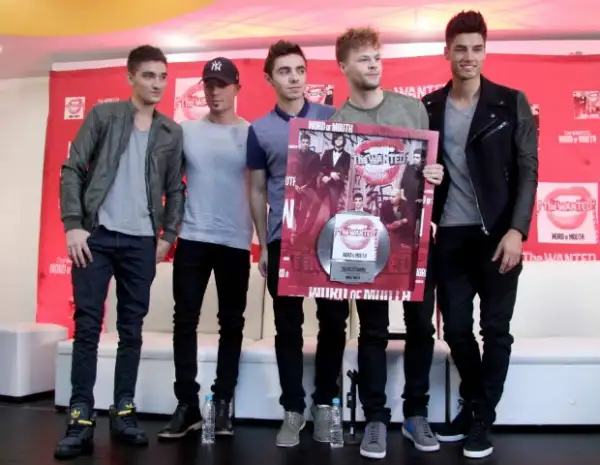 Antes de salir a la venta, The Wanted recibió Disco de Platino en México por su nueva producción.