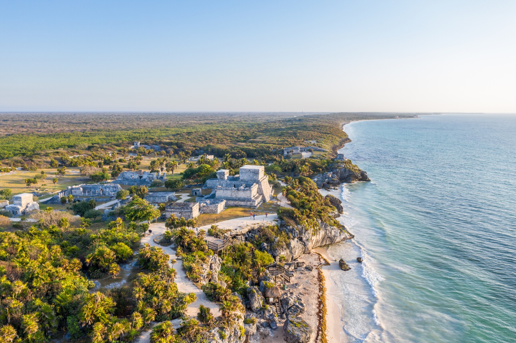 A solo 68 kilómetros de Playa del Carmen se encuentra la zona arqueológica de Tulum.