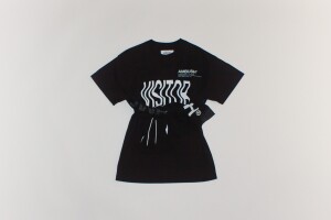 23. Ambush - WOVEN TOP CAPE T-SHIRT BLACK Disponible en AMY y amoamy.com.jpg