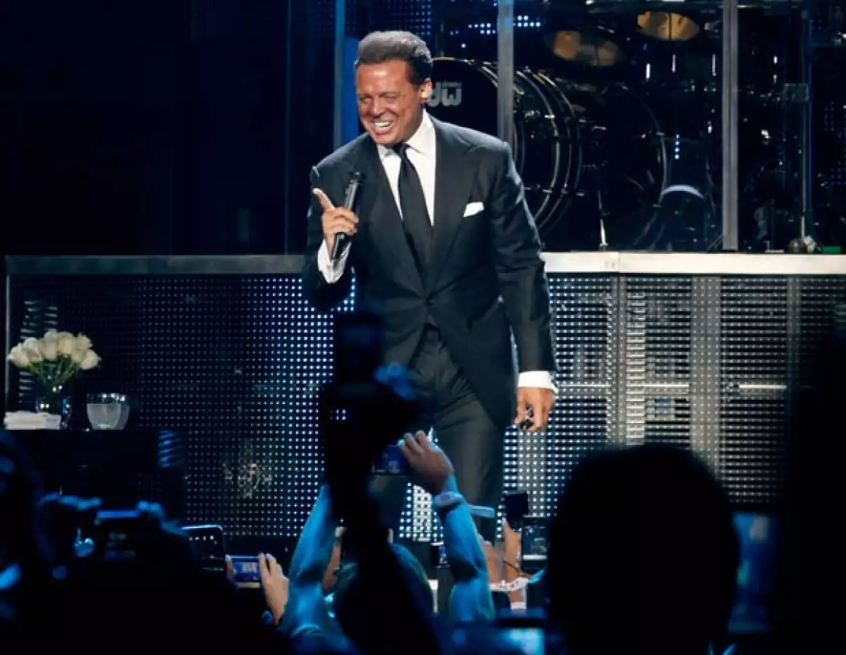 El cantante mexicano se presentará en dicho recinto en enero y febrero próximos, confirmando 10 fechas de "The hits tour 2013".