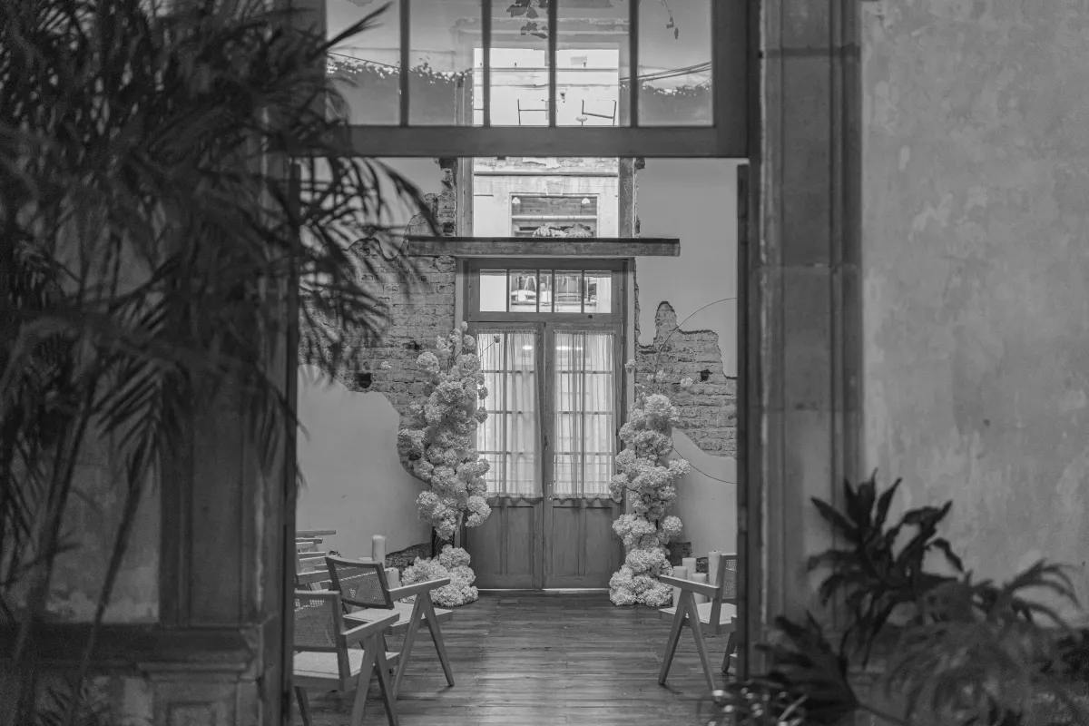 Foto de salón para bodas en blanco y negro 
