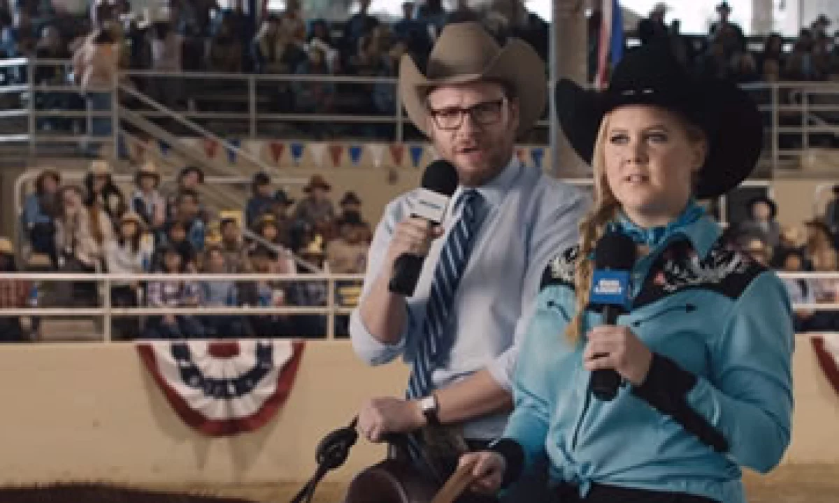Amy Schumer y Seth Rogen serán los candidatos de Bud Light para su aparición en el Super Bowl. (Foto: YouTube/Bud Light )