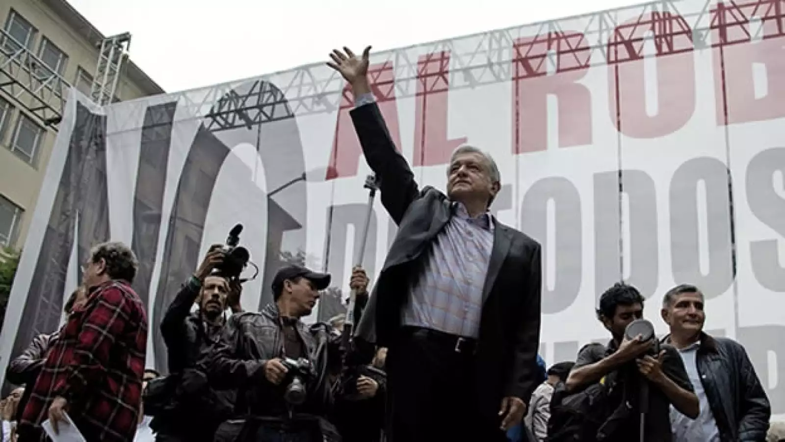 AMLO realiza asamblea contra la reforma energética