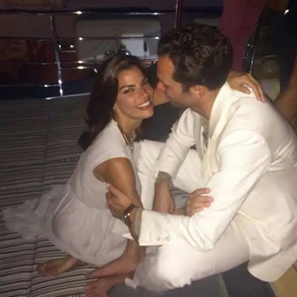 La primera foto de Bárbara y Alejandro en la que aparecen solos, en una fiesta en St. Tropez.
