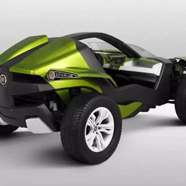 Cuenta con un motor eléctrico hecho a su medida. Se alimenta con 93 baterías de ión litio, que se recargan en un enchufe de 220 voltios, y que están instaladas entre la parte delantera y la posterior para distribuir mejor el peso.