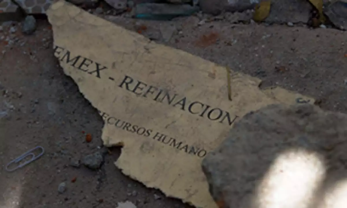La acumulación de gas en el sótano y posterior estallido causó un impulsó hacia arriba y después una caída de materiales. (Foto: Notimex)