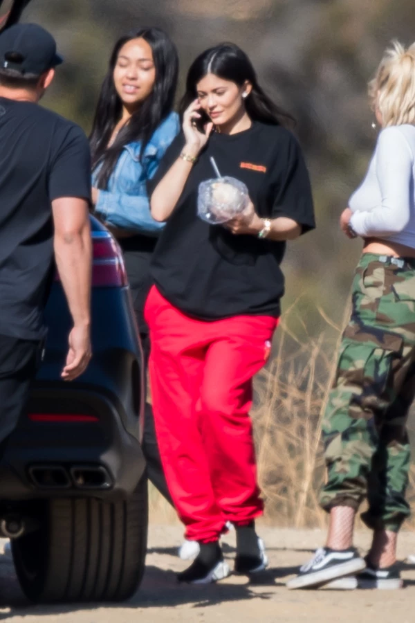 kylie jenner ropa holgada