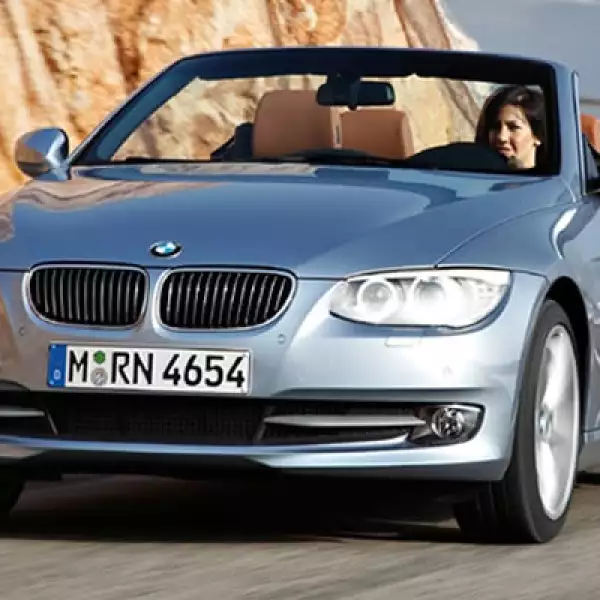 También incorpora nuevos colores exteriores, oferta de equipamiento en tapicerías de cuero y la inclusión de funciones de entretenimiento.