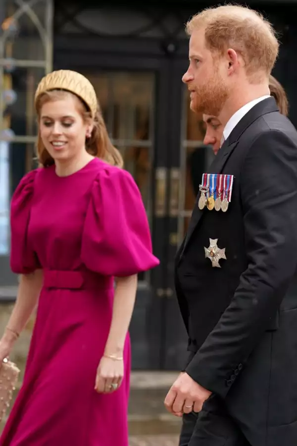 El príncipe Harry duque de Sussex en la coronación de su papá el rey Carlos III