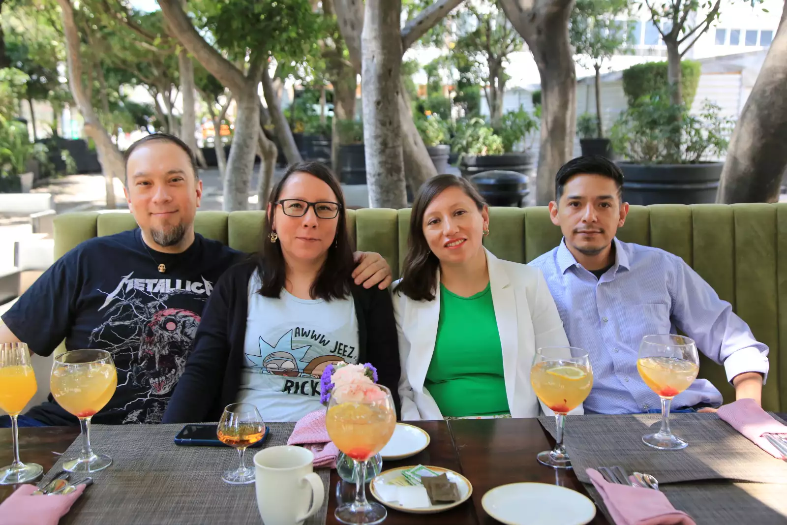 Arturo Armada , Paloma y Paola Vilchis con Cruz 