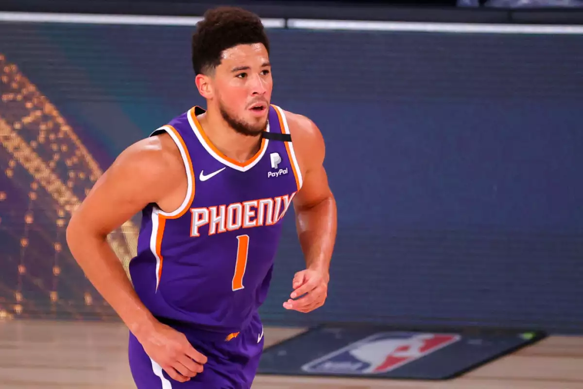 Phoenix Suns v Los Angeles Clippers