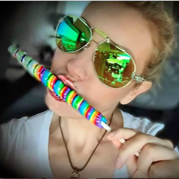 Thalía presumió que le encantaron los dulces que dejaron sus hijos.