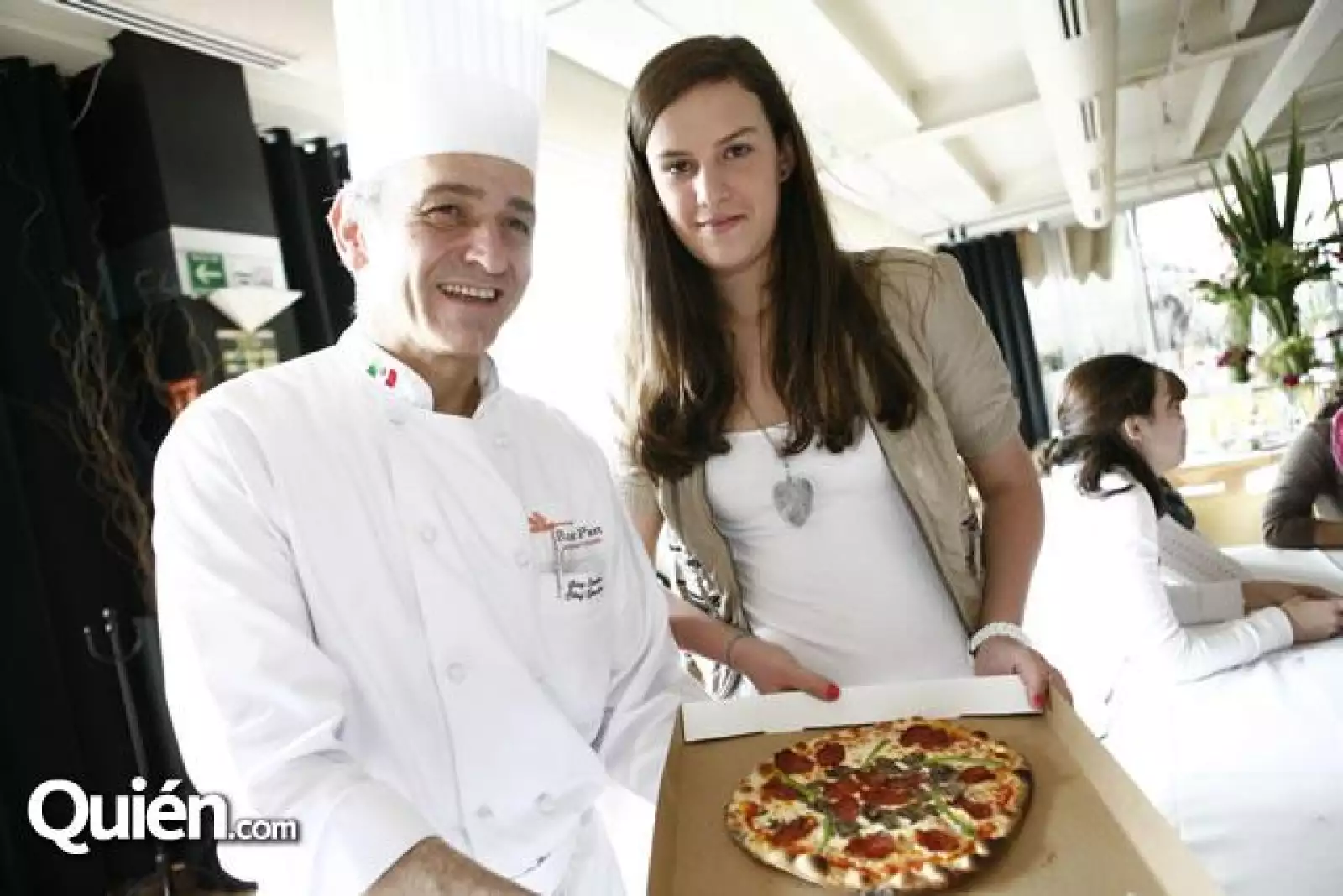 Guy Santoro,Sofía de Villa