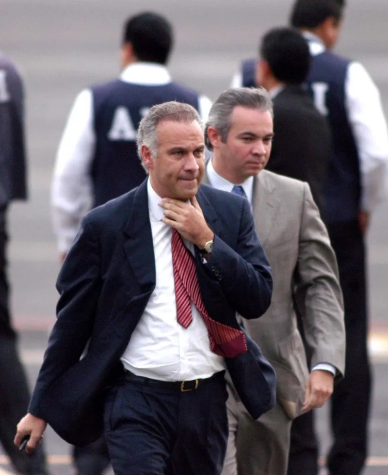 México D.F 28 Abril 2004.-
Juan Collado abogado del empresario Carlos Ahumada llega al hangar de la PGR para respaldar a su cliente en el proceso legal.
FOTO:Germán Romero/CUARTOSCURO.COM