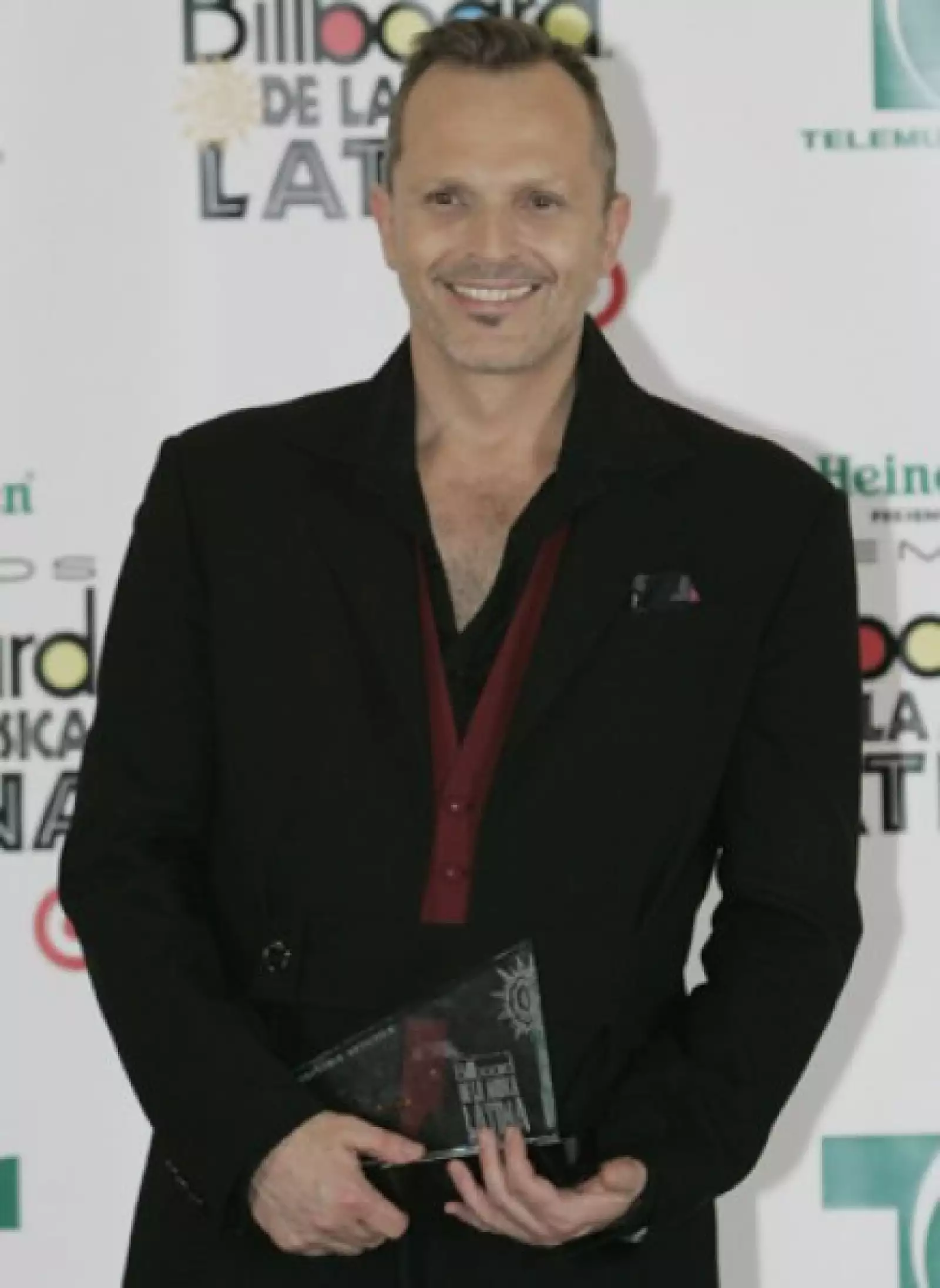2007. 51 años. Lanzó su más reciente producción discográfica de nombre `Papito´, un disco recopilatorio de sus mas grandes éxitos, para el cual, además- invitó a varios de sus amigos cantantes para formar duetos.