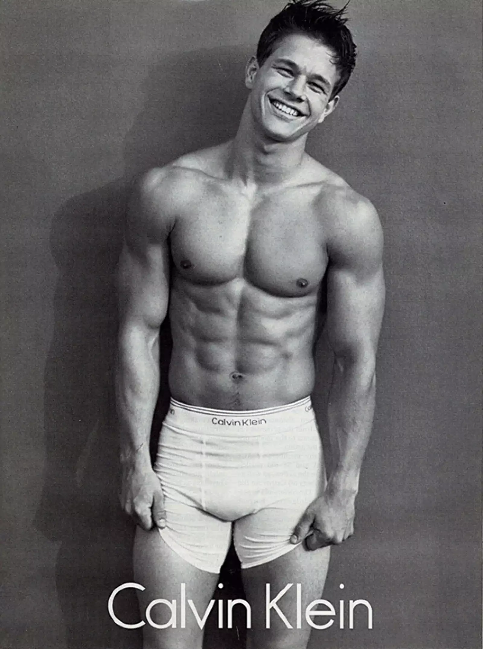 Mark Wahlberg- El actor fue elegido en 1992 para modelar la ropa interior de Calvin Klein, además de hacer los espectaculares, realizó un comercial de TV junto con Kate Moss, el cual fue un hit.
