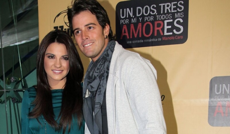 Maite Perroni y Mane de la Parra llegaron para apoyar al joven director.