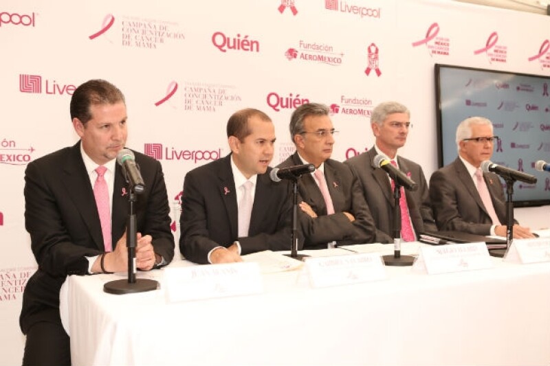 De izquierda a derecha: Juan Alanís, Director General de Estée Lauders Companies México; Gabriel Navarro, Director Editorial Adjunto; Sergio Allard, Director Comercial de Grupo Aeroméxico; Arturo Olivé, Director General de NFL México y Jorge Salgado, Director General de Liverpool.