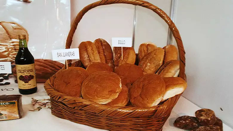 La ingesta promedio anual de pan en nuestro país es de 32.5 kg por habitante. En un periodo de 10 años el consumo per cápita de pan en México pasó de 36.5 a 31.5 kilogramos.