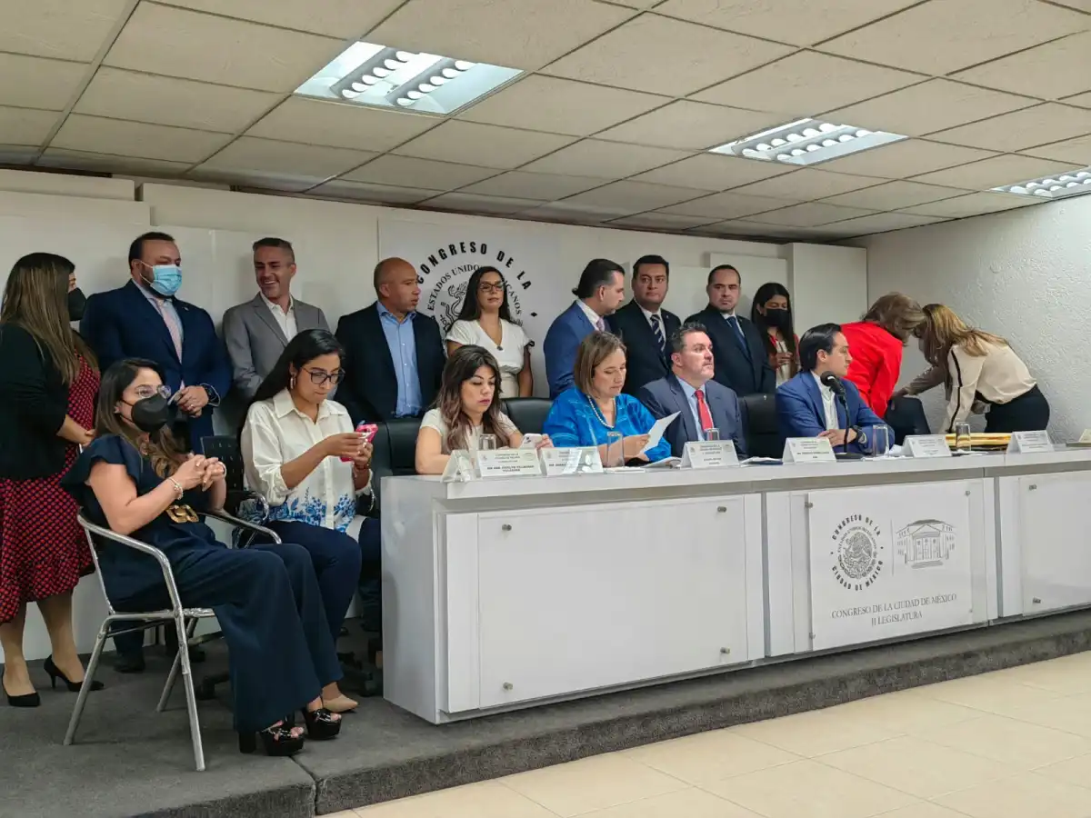 Diputados panistas en conferencia